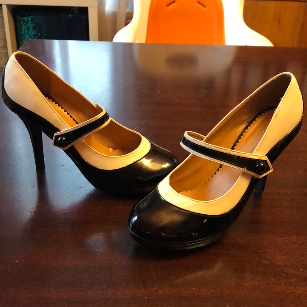 Black & white heels size 8.5